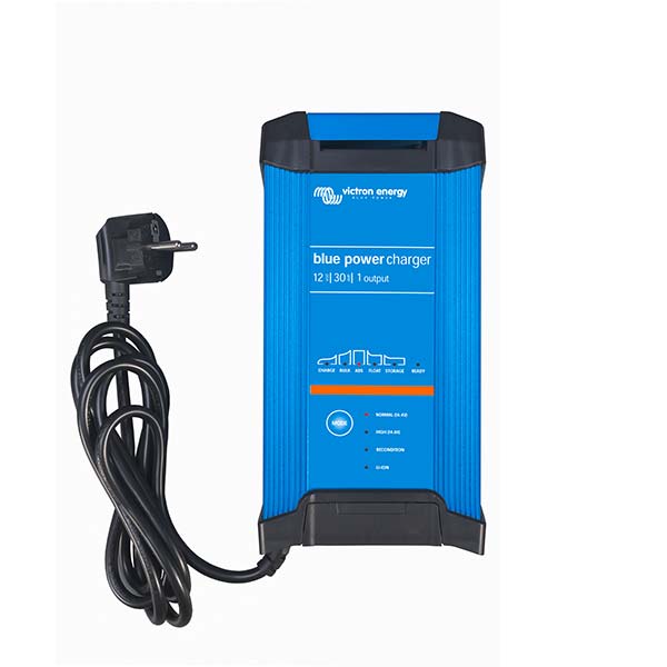 Blue Smart IP22 Charger 12/30(1) 230V CEE 7/7